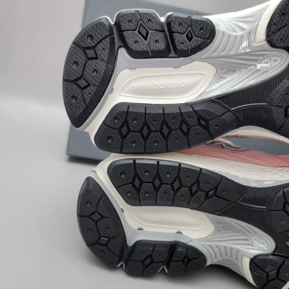 New Balance 2002R Pink Sand Sneakers GC2002SK GS Youth Size 4 Womens 5.5 - Picture 10 of 11